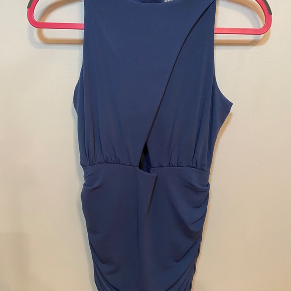 Dresses - Picture 5 of 6